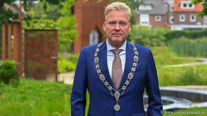Burgemeester Roosendaal weer thuis na zwaar fietsongeluk: 'Kleine stappen'