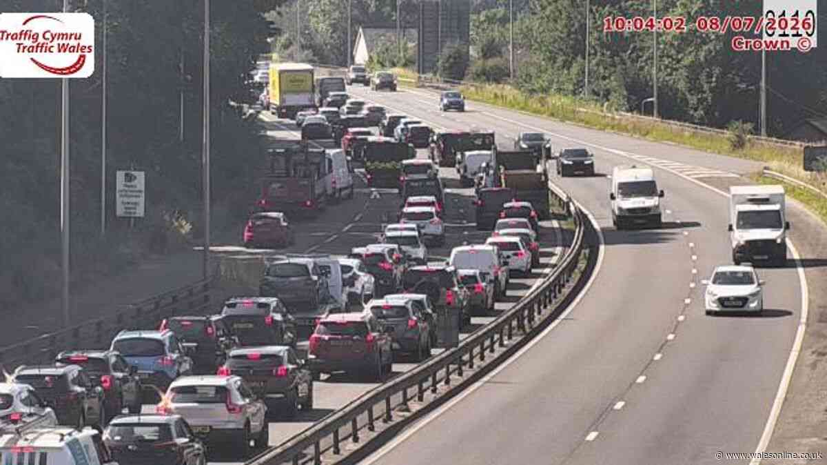 Lorry crash causes delays on A470 as lanes closed in both directions