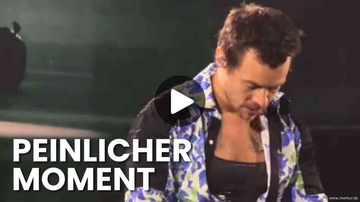 Harry Styles entdeckt Missgeschick live auf der Bühne - Video