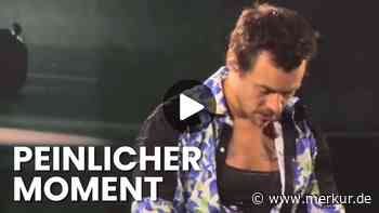 Harry Styles entdeckt Missgeschick live auf der Bühne - Video