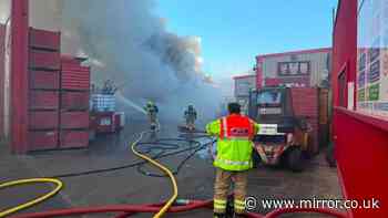 Nottingham fire sparks 'avoid area' warning with evacuation after scrapyard blaze