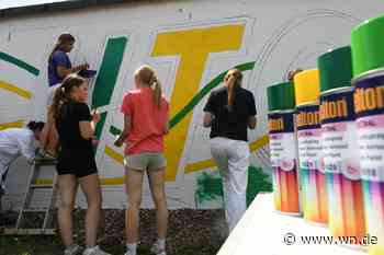 Jetzt wird die 20 Meter lange Wand gestaltet