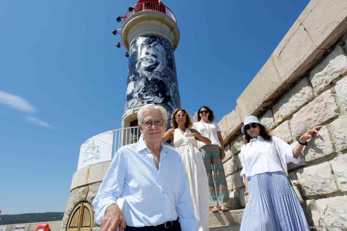 « Il y aura maintenant deux Notre-Dame  : Notre-Dame de Paris et Notre-Dame de Saint-Tropez  ! », le phare paré tout l’été de deux photos géantes de Brigitte Bardot