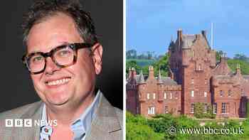 Alan Carr is keeping one unwanted item from his castle auction – see what was sold