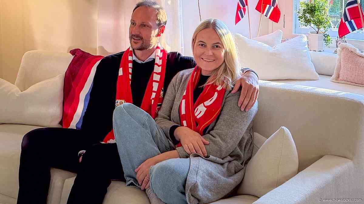 Kroonprins Haakon laat Mette-Marit thuis voor WK-kwartfinale Noorwegen - Engeland