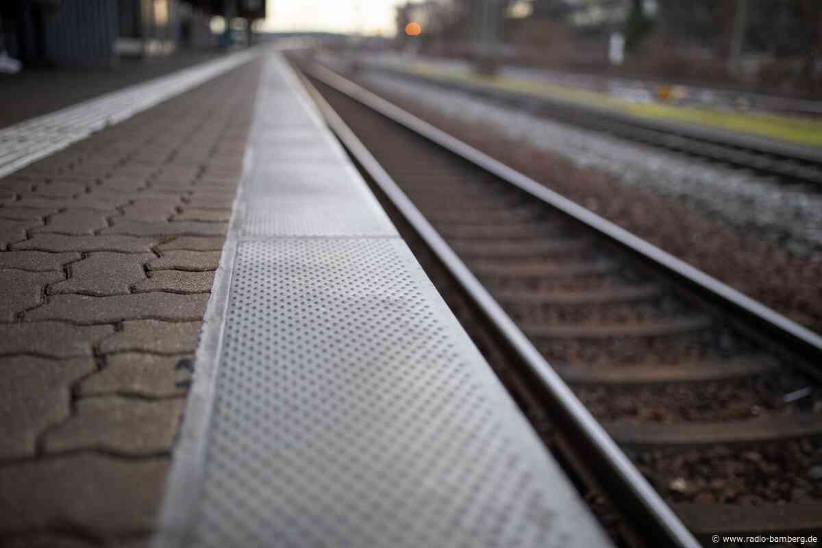 Böschungsbrand legt Nürnberger S-Bahn lahm