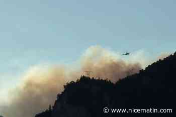 Un feu de forêt sous surveillance depuis plusieurs jours a repris ces dernières heures dans l’arrière-pays de Nice, les pompiers à pied d’œuvre