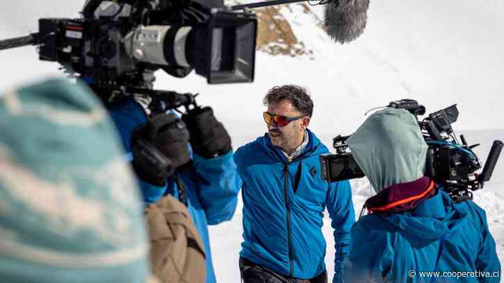 Director de "La sociedad de la nieve" encabeza docuserie sobre la tragedia de Los Andes