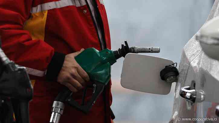 Precio de los combustibles bajará hasta 155 pesos este jueves