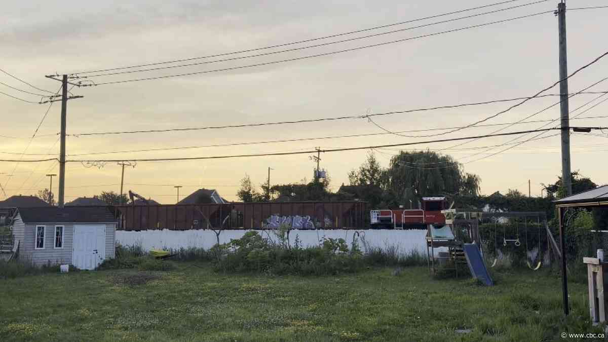 Days after derailment, trains are back on tracks in Repentigny, Que. — and residents are uneasy