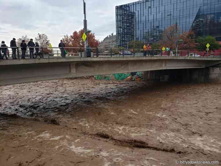 Un intenso sistema frontal provocado por el fenómeno de El Niño genera inundaciones y obliga al cierre de pasos fronterizos en el sur de Chile