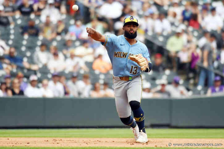 Padres Select Luis Rengifo