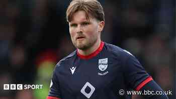 Oldham sign Ross midfielder Chilvers