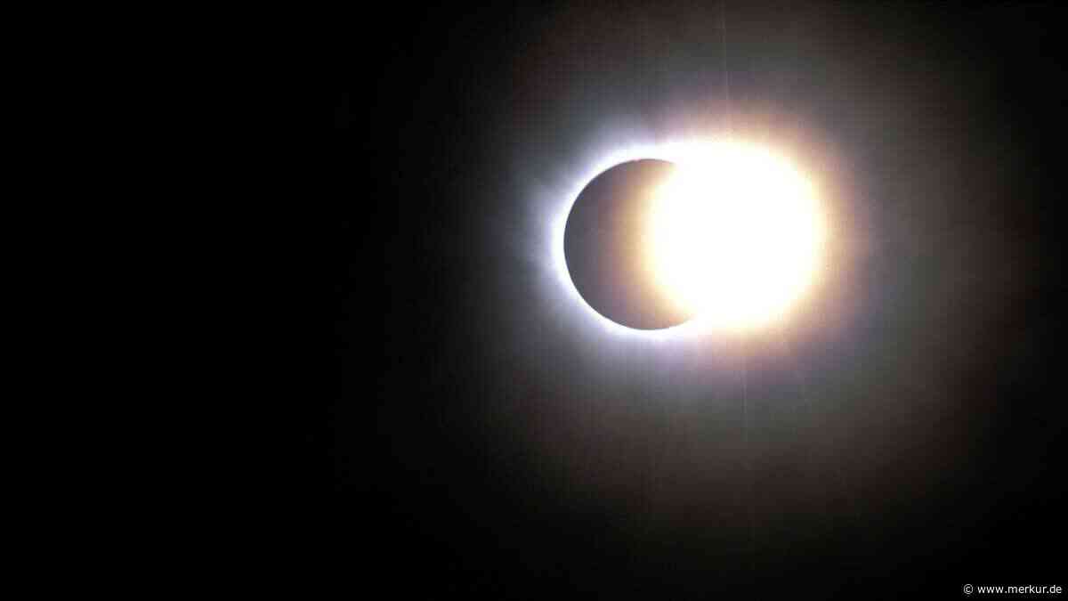 „Schwarze Sonne“ über Deutschland: So dramatisch verlief die totale Sonnenfinsternis 1999