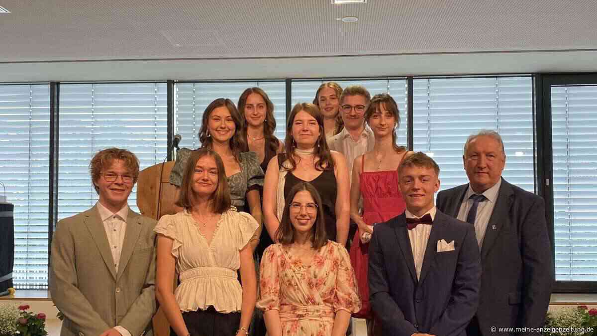 318 Schüler bestehen Abitur an FOS/BOS Erding – zwei mit 1,2