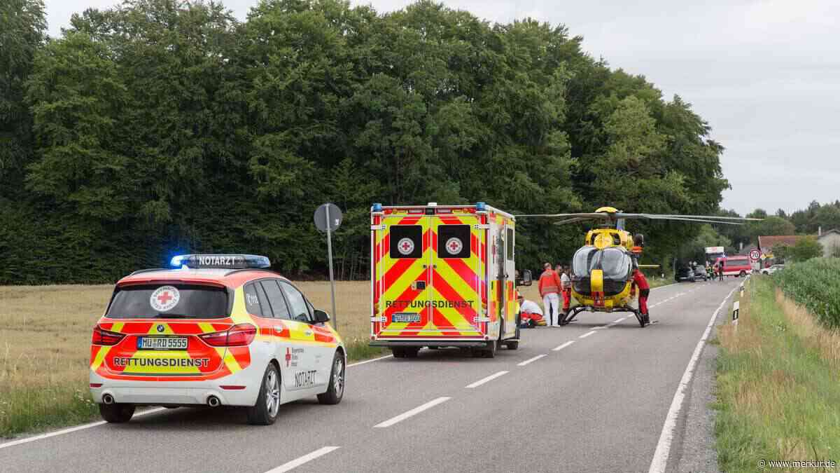Steinhöring: Frontal-Crash auf EBE 6 – Biker schwer verletzt, 4 Stunden Sperre