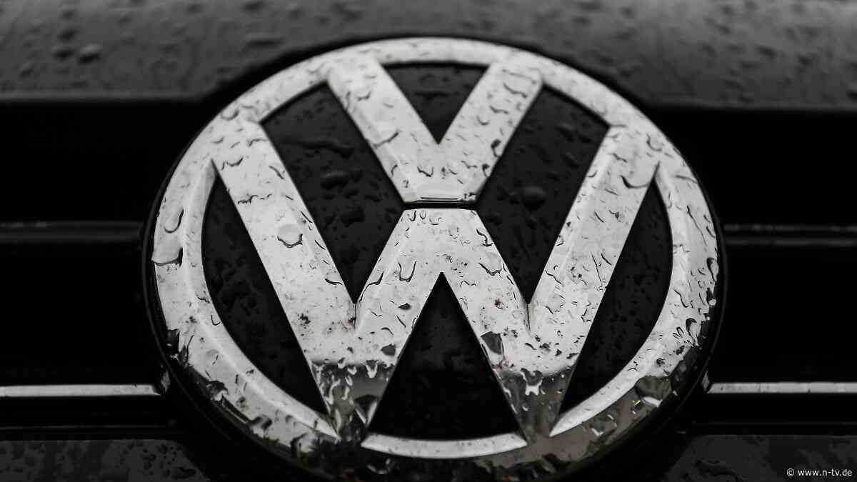 Hitzige Debatte in Wolfsburg: Aufsichtsrat berät Sparpläne, IG Metall protestiert - darum geht es bei VW