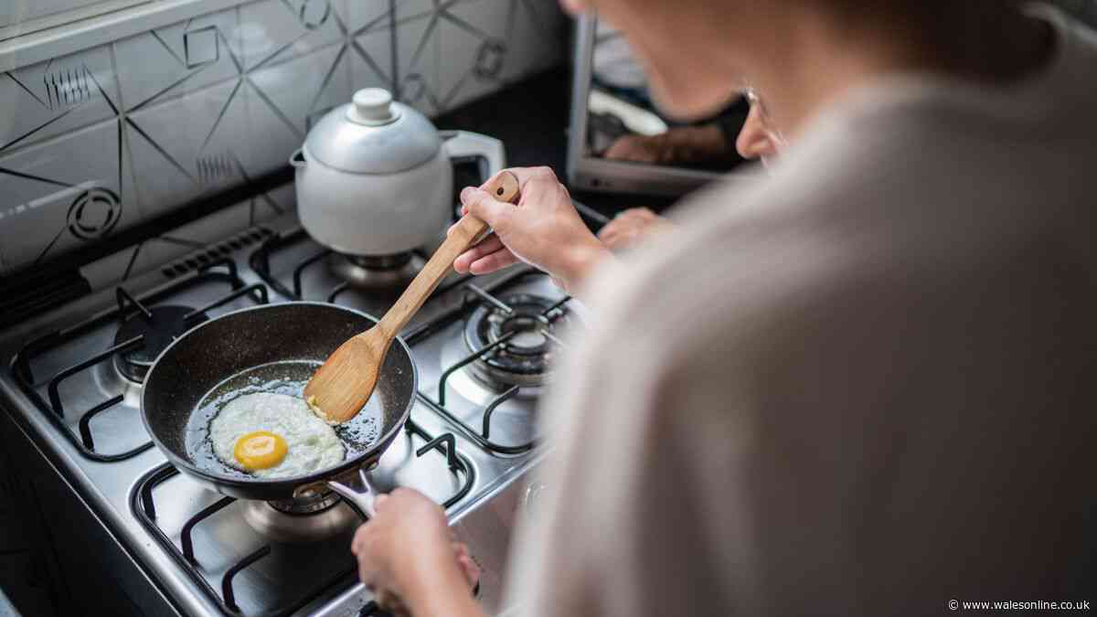 Chef's simple oil tip will give you 'super crispy' fried eggs in one minute