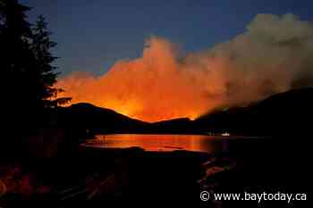 Federal officials set to give wildfire season update as blaze threatens B.C. town