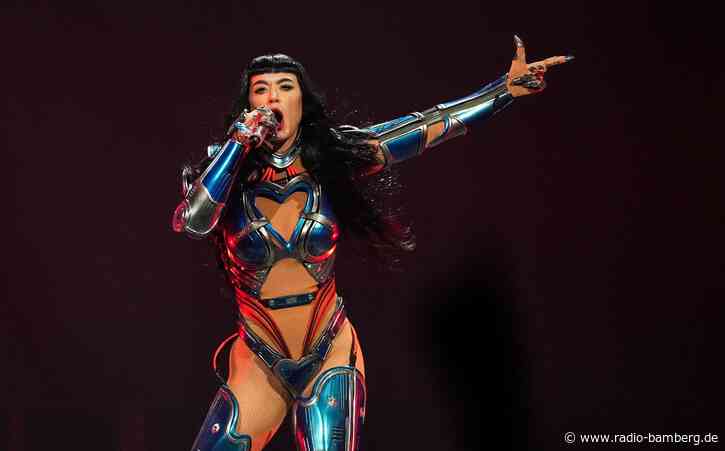 Katy Perry hüpft in Stuttgart herum