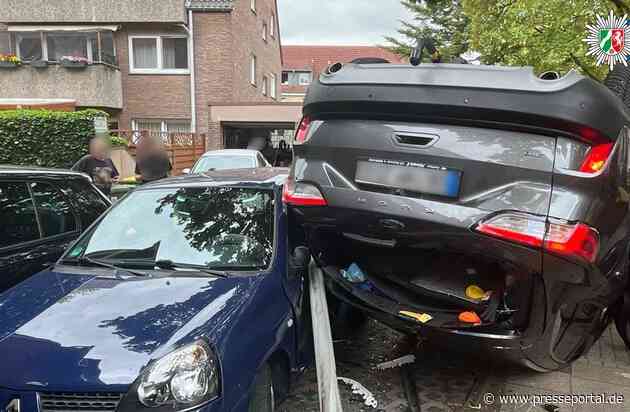 POL-OB: Auto überschlägt sich und prallt gegen Laterne, Baum und geparkte Fahrzeuge