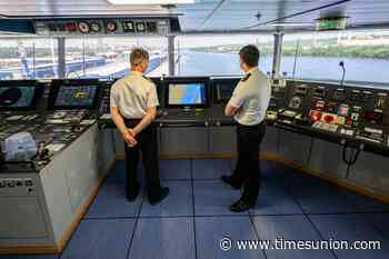 SUNY students show off $330 million school on the water