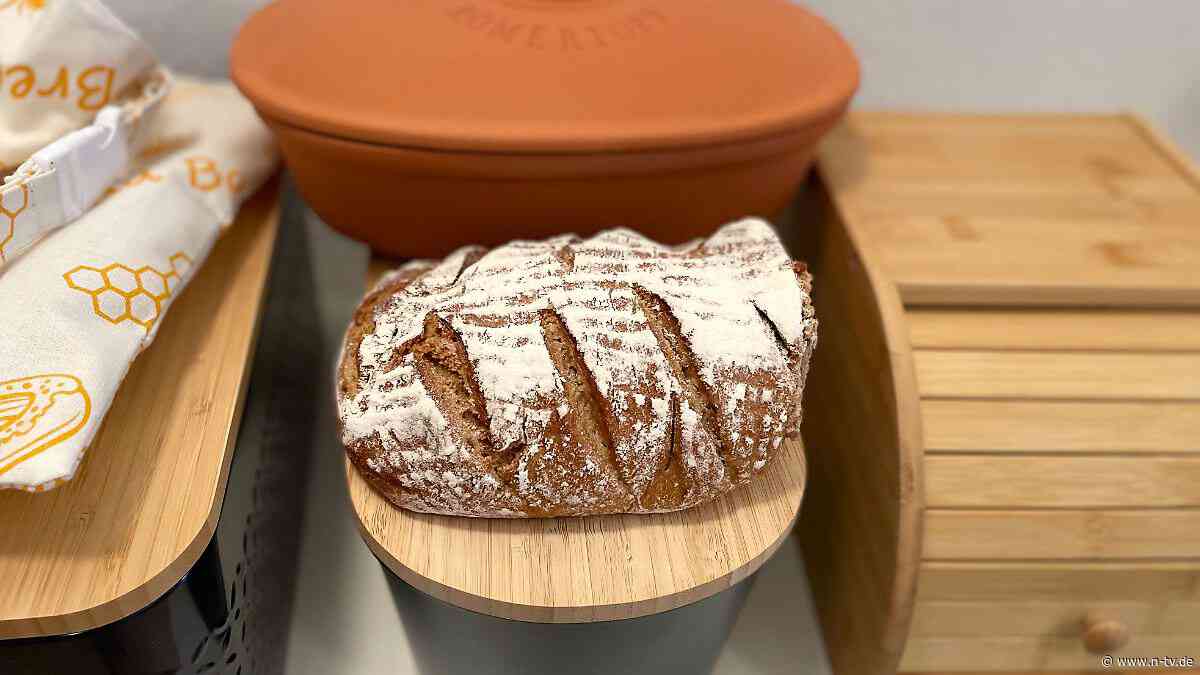 Krosse Kruste, saftige Krume : Brotkasten-Test: Hier bleibt das Brot am längsten frisch