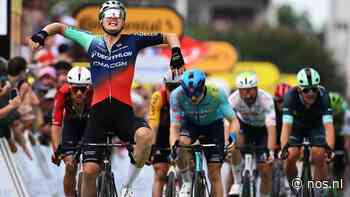 Tourdebutant Kooij oppermachtig in koninklijke massaprint in Pau