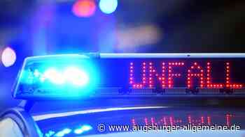 Frau streift Linienbus mit ihrem Auto – und fährt einfach weiter