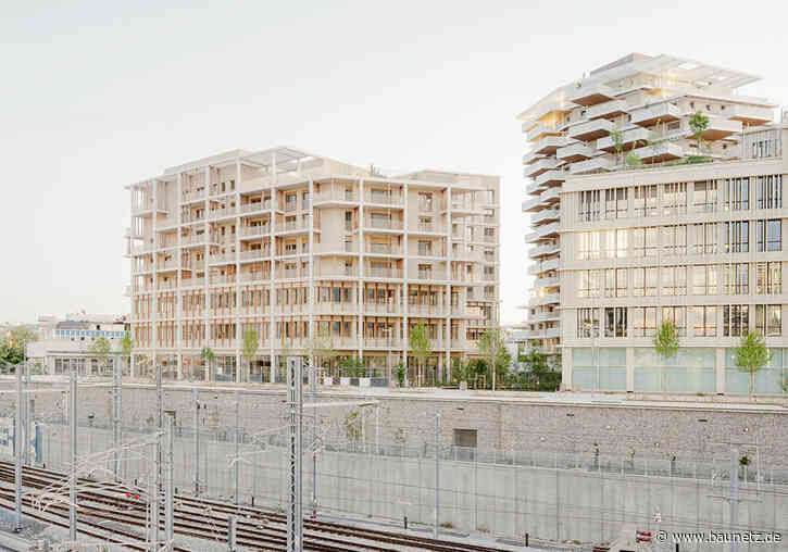 Weißer Beton, feine Rippen
 - Wohn- und Geschäftshaus in Nanterre von AQMA