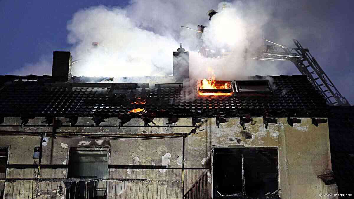 Verheerender Wohnhausbrand in Bayern – vier Menschen verletzt