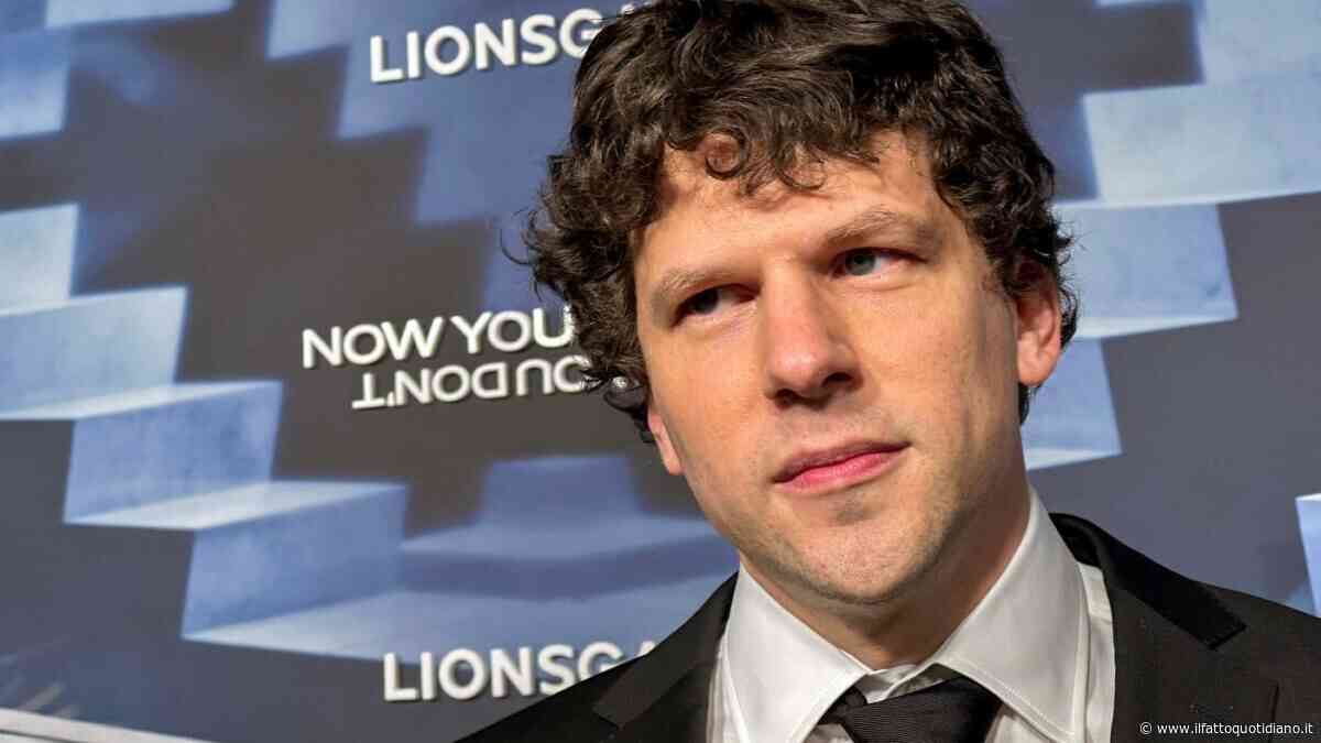 “Si può donare un rene, io l’ho fatto. Le persone che donano un rene tendono a vivere più a lungo rispetto a chi non lo fa”: parla Jesse Eisenberg