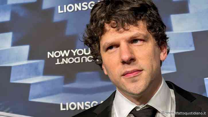 “Si può donare un rene, io l’ho fatto. Le persone che donano un rene tendono a vivere più a lungo rispetto a chi non lo fa”: parla Jesse Eisenberg