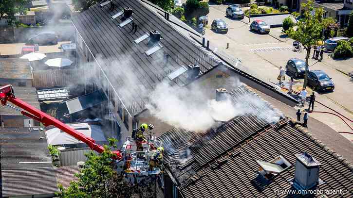 Uitslaande brand in huis in Oss: veel rook, brandweer schaalt op