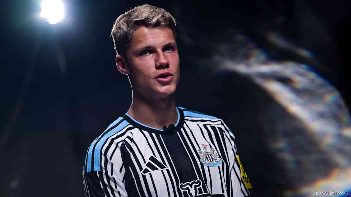 Newcastle sign 18-year-old Steur from Ajax