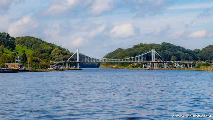 Binnenvaarder vaart tegen meerdere afgemeerde schepen op Albertkanaal