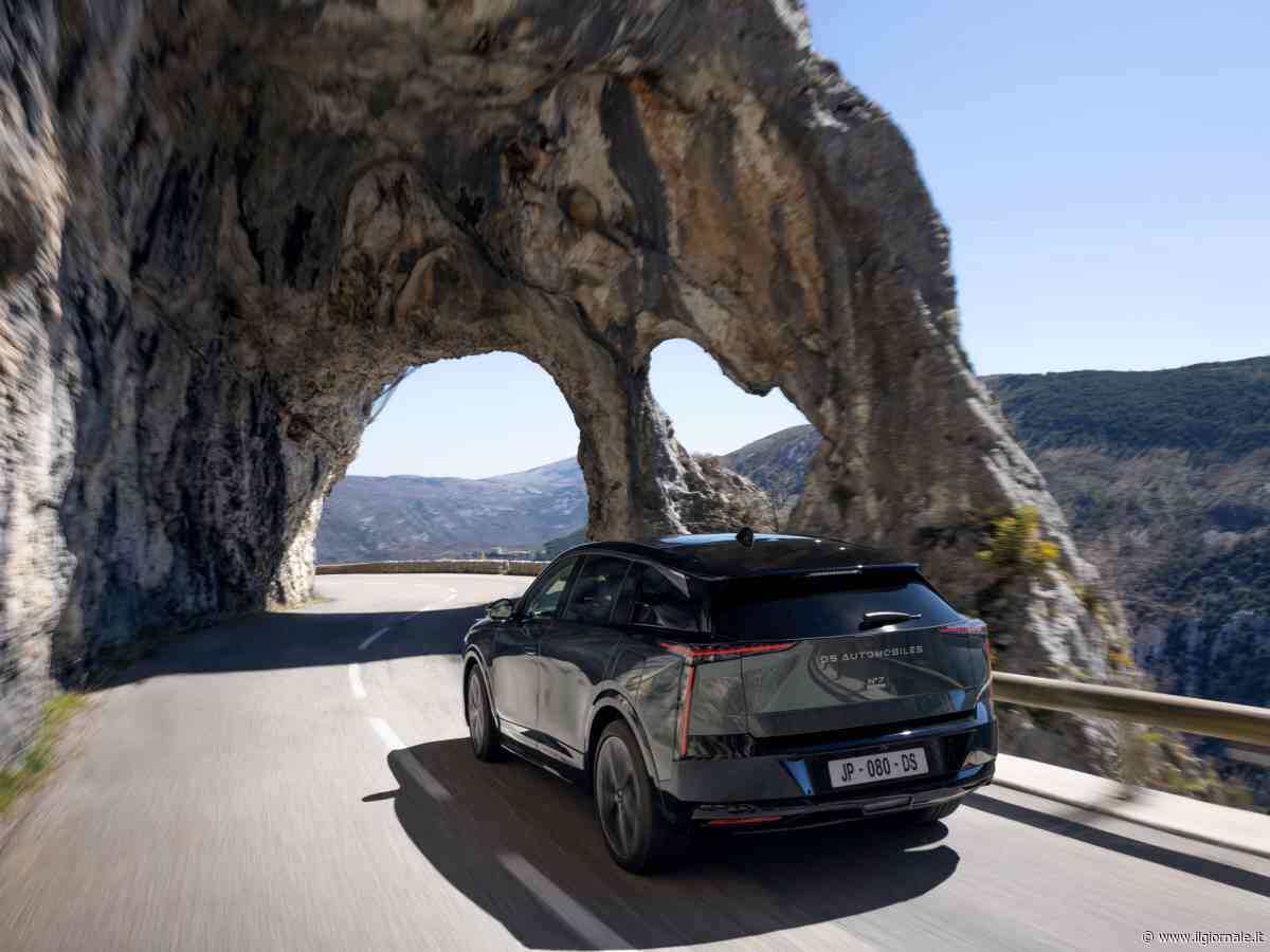Con DS N°7 elettrica e ibrida si viaggia sempre in prima classe