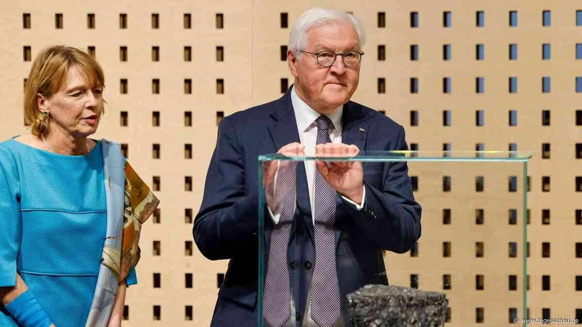 Bundespräsident Steinmeier übergibt Haus der Geschichte letzte Kohle