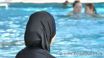 Frauen mit Burkini nicht in Pool gelassen – Gericht urteilt gegen Salzburger Hotelmanager