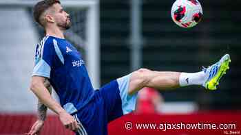 Henrique neemt leidersrol op zich bij Ajax: ‘De jonge spelers moeten zien hoe je moet werken’