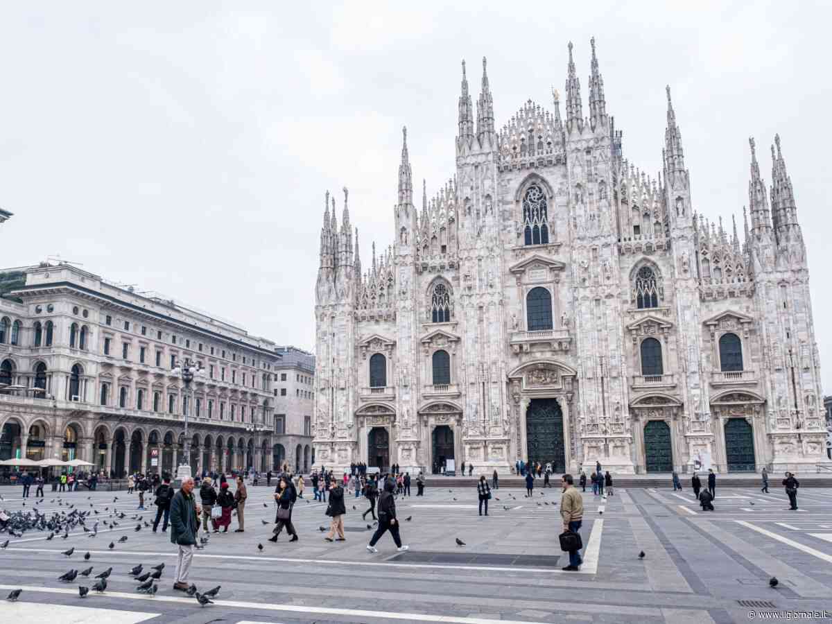 "Cosa guardi? Sono uomo e musulmano". E sfregia una ragazza al volto. Choc in Piazza Duomo a Milano