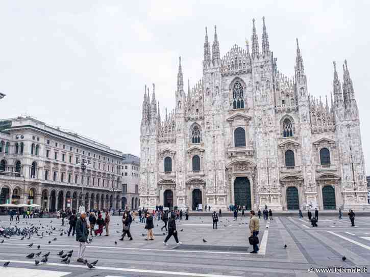 "Cosa guardi? Sono uomo e musulmano". E sfregia una ragazza al volto. Choc in Piazza Duomo a Milano