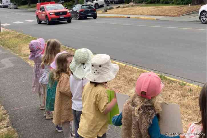 Vancouver Island preschoolers urge drivers to slow down to save baby deer