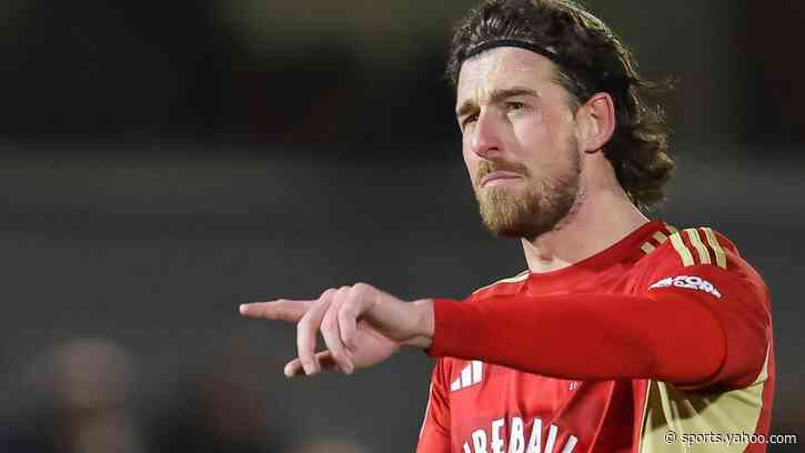 Accrington sign former Salford striker Stockton