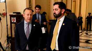 Bipartisan lawmakers press agencies on AI election threats