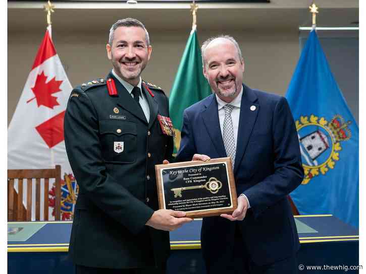 Kingston mayor presents Keys to the City at change of command ceremony at CFB Kingston