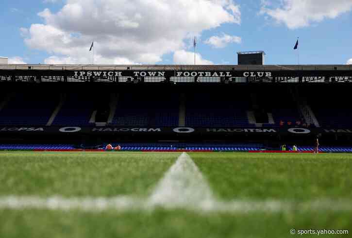 Ipswich Town sign Hearts captain Hunter