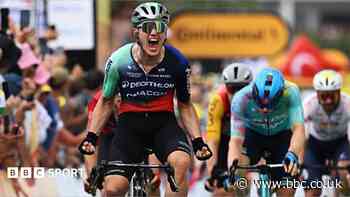 Kooij wins chaotic sprint finish on stage five