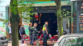 Mann bricht blutend an Haltestelle zusammen – mutmaßlicher Messerstecher gefasst