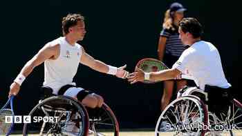 GB's Hewett keeps alive hopes of Wimbledon double